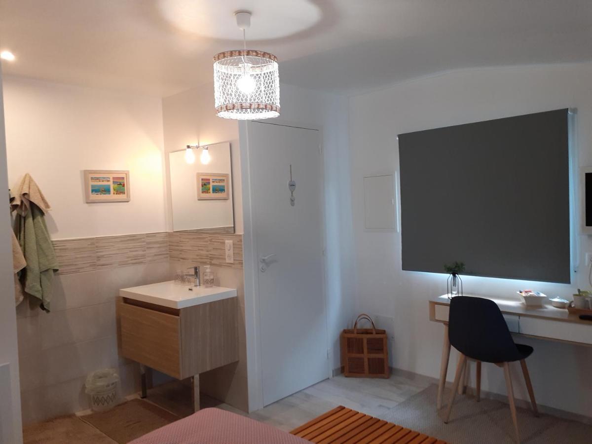 Escale En Baie. Bed & Breakfast Pontaubault Luaran gambar