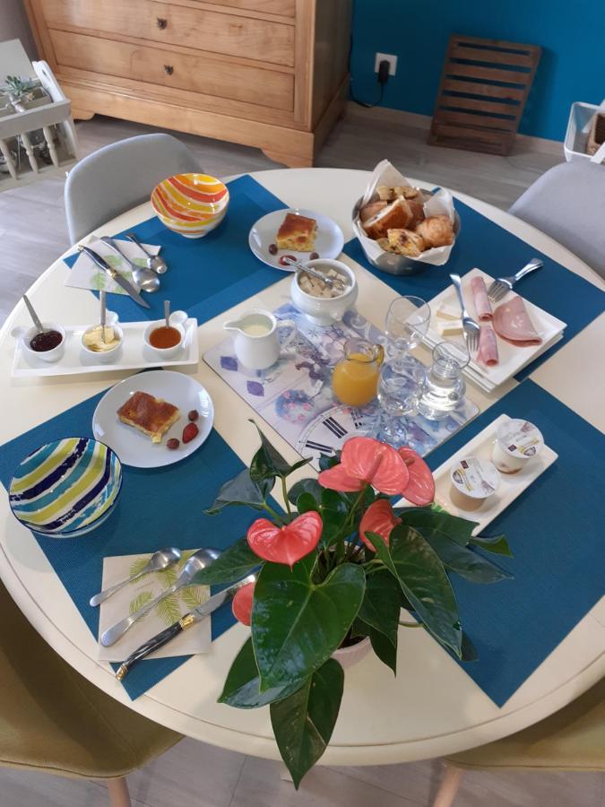 Escale En Baie. Bed & Breakfast Pontaubault Luaran gambar